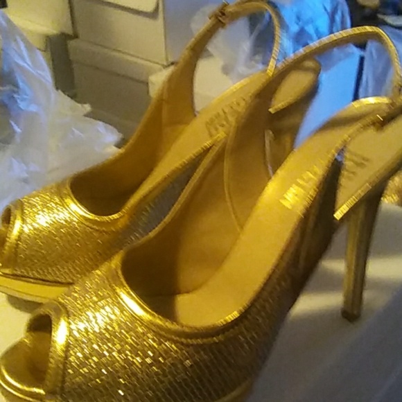 Shoes - Picture 2 of 3